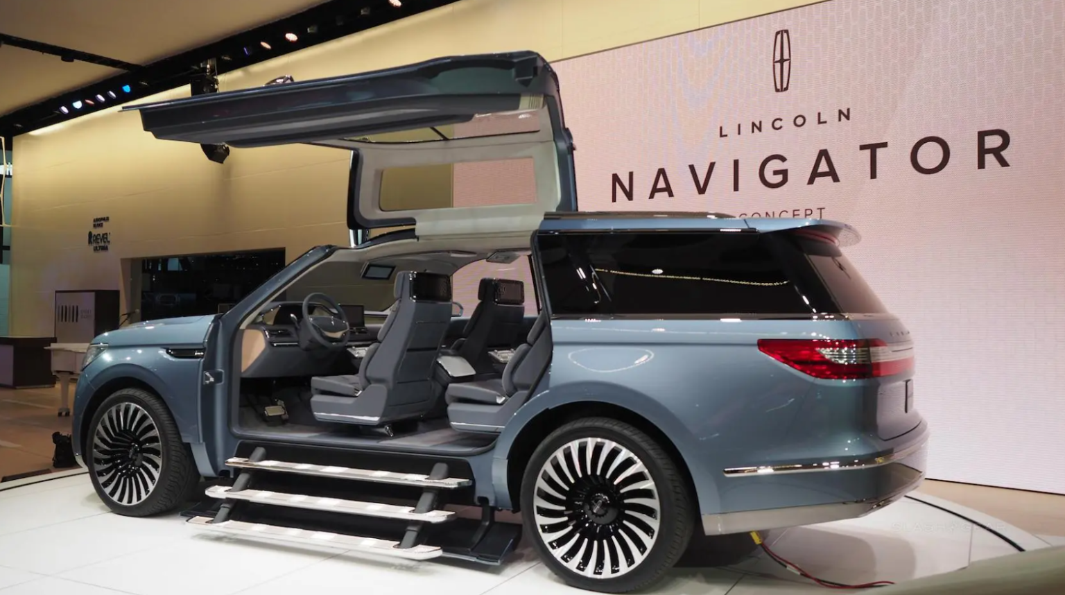 2025 Lincoln Navigator Promising Future - CarsJade.com